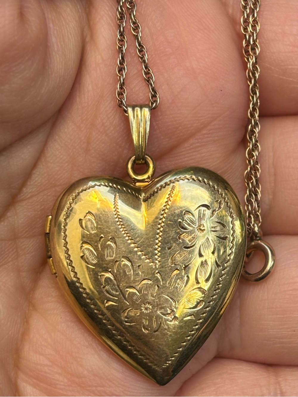Vintage 12K Gold Filled Heart Photo Locket Necklace Floral Engraved